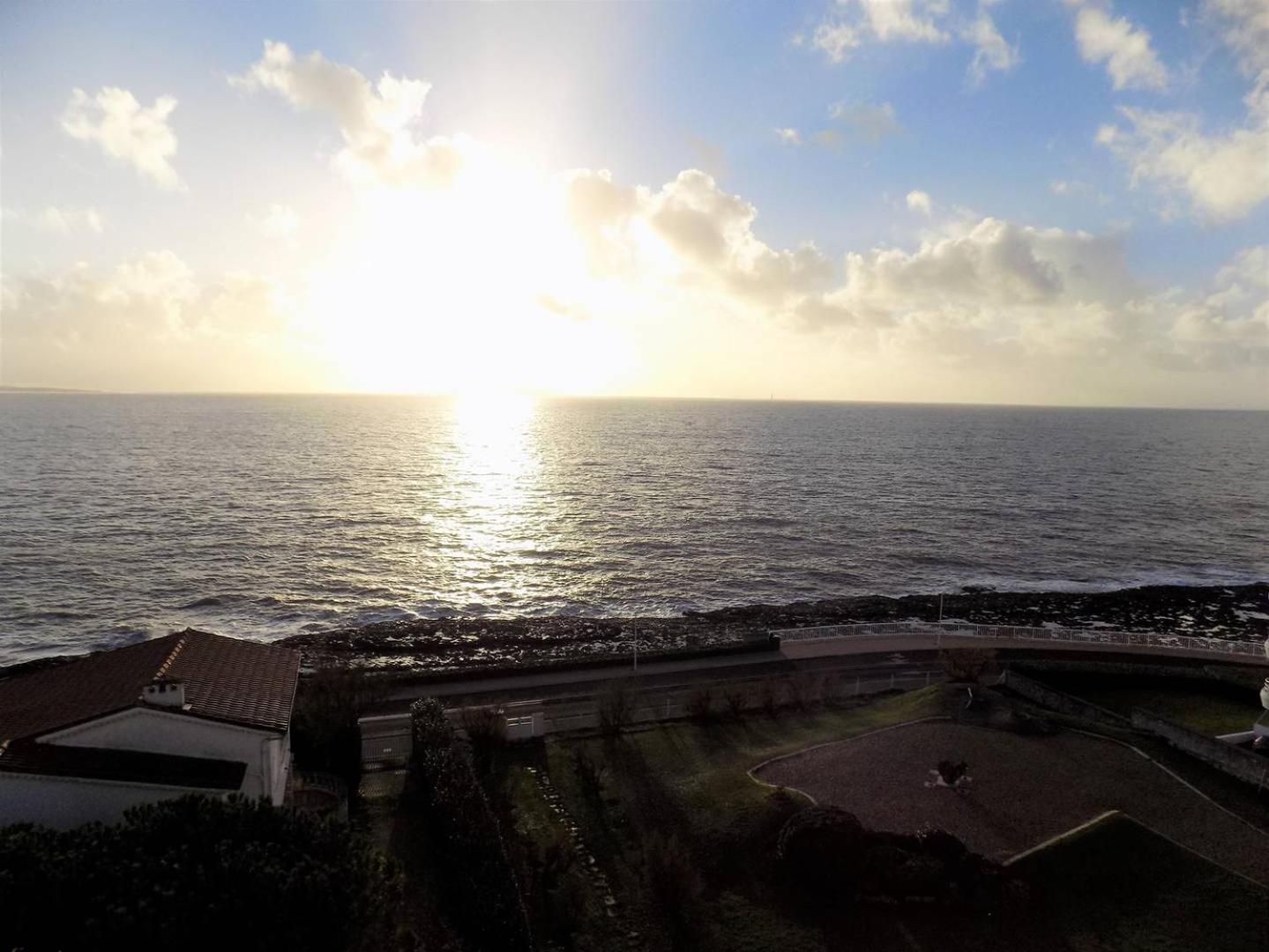 Royan - Pleine Vue Mer Pour Cet Appartement Classe 2 Etoiles - Les Tamaris Exterior foto